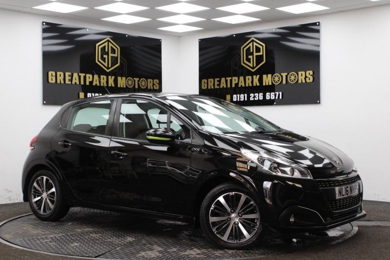 PEUGEOT 208