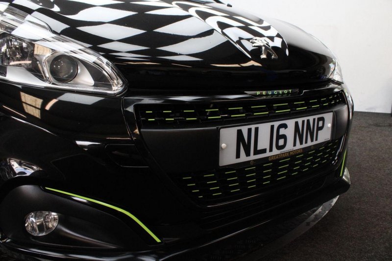 PEUGEOT 208